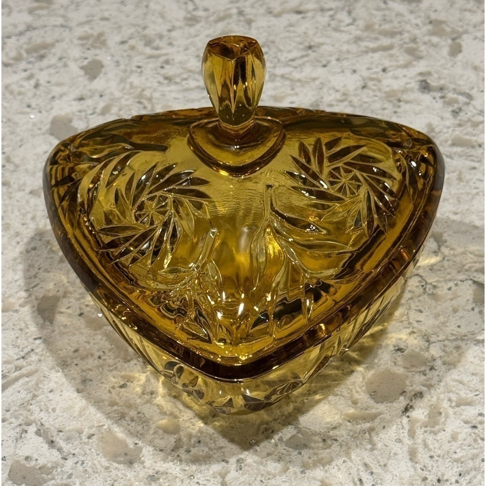 VINTAGE LATE 1900’s~PRESSED~HAZEL ATLAS GLASS~
TRIANGULAR~COVERED DISH~NICE~G12